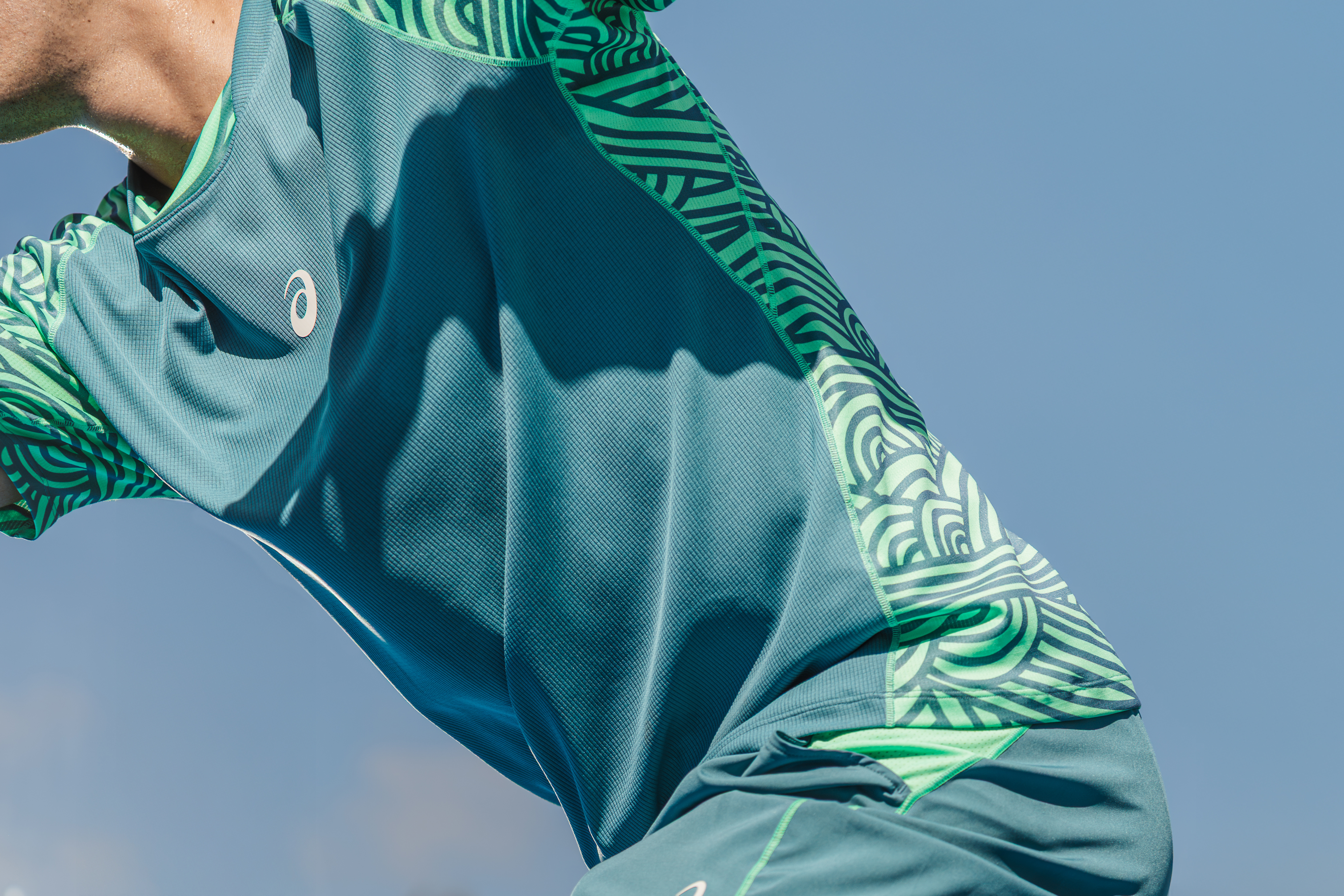 Equipación textil ASICS hombre